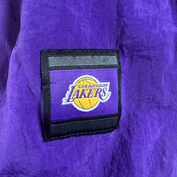 Los Angeles Lakers Windbreaker Jacket Mens Small Yellow Nike Basketball Team NBA - Picture 3 of 14